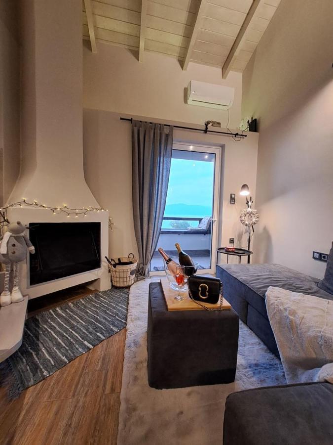 Vrachos Suites 艾伊翁 外观 照片